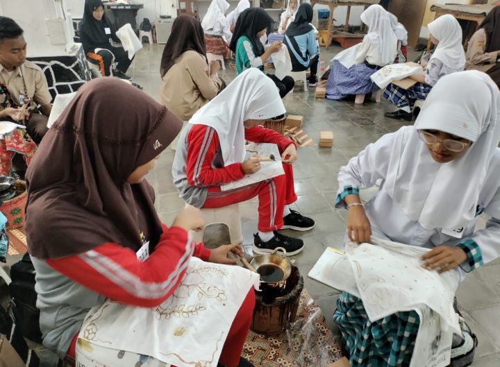 Puluhan Pelajar SMP Ikuti Lomba Batik di Moment PBN 