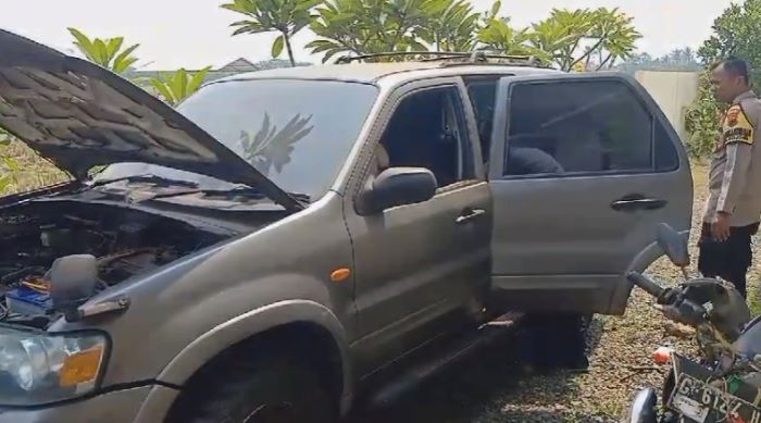 Mobil Ford Terparkir di Pinggir Jalan Raya Bojong Pekalongan Sejak H-3 Lebaran 2024, Ini Ternyata Pemiliknya