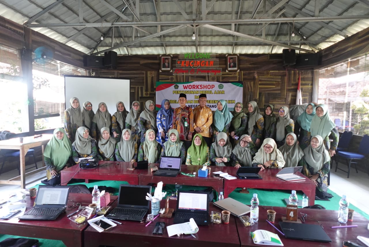 Di Tengah Libur Sekolah, Guru MTs Negeri Batang Digembleng Implementasi Kurikulum Merdeka