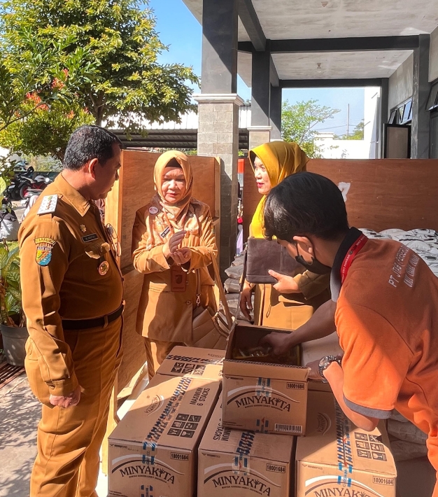 Stabilkan Harga Pangan, Warga di Pekalongan Dapat Bantuan Subsidi Beras dan Minyak Goreng