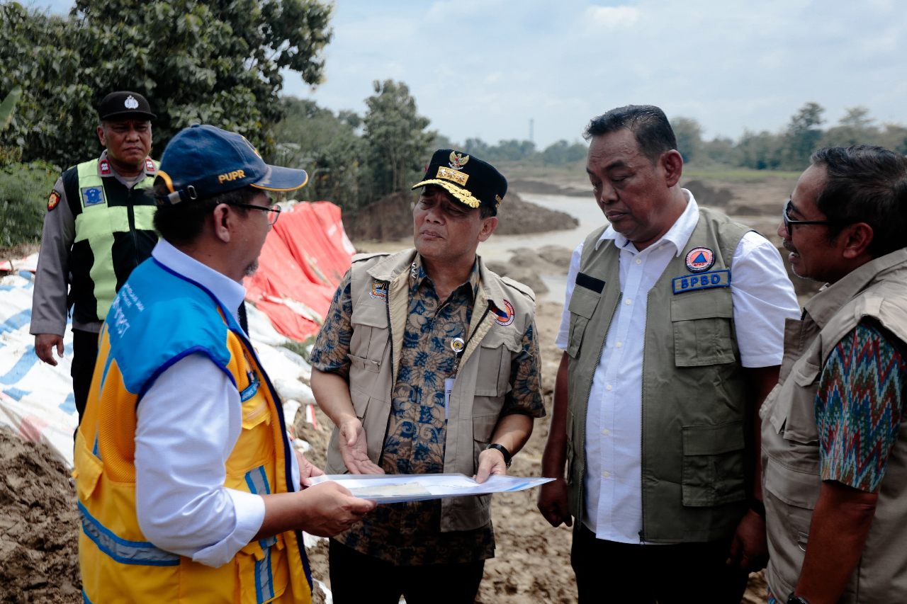Gubernur Jateng Instruksikan Tutup Tiga Tanggul Jebol di Sungai Tuntang Maksimal Dua Hari 