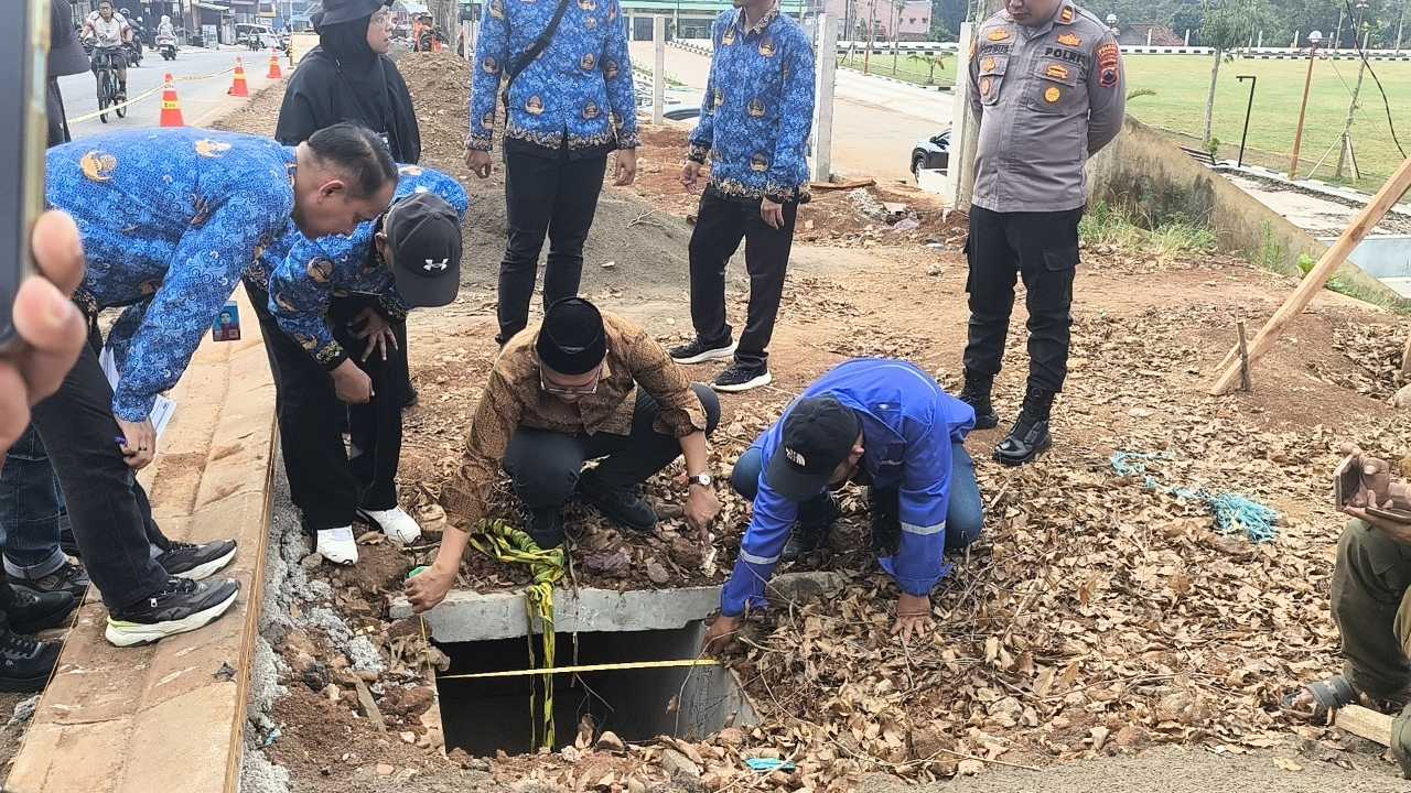 Bupati Batang Cek Progres Pembangunan Alun-alun Bandar, Target Rampung Sebelum 17 Agustus