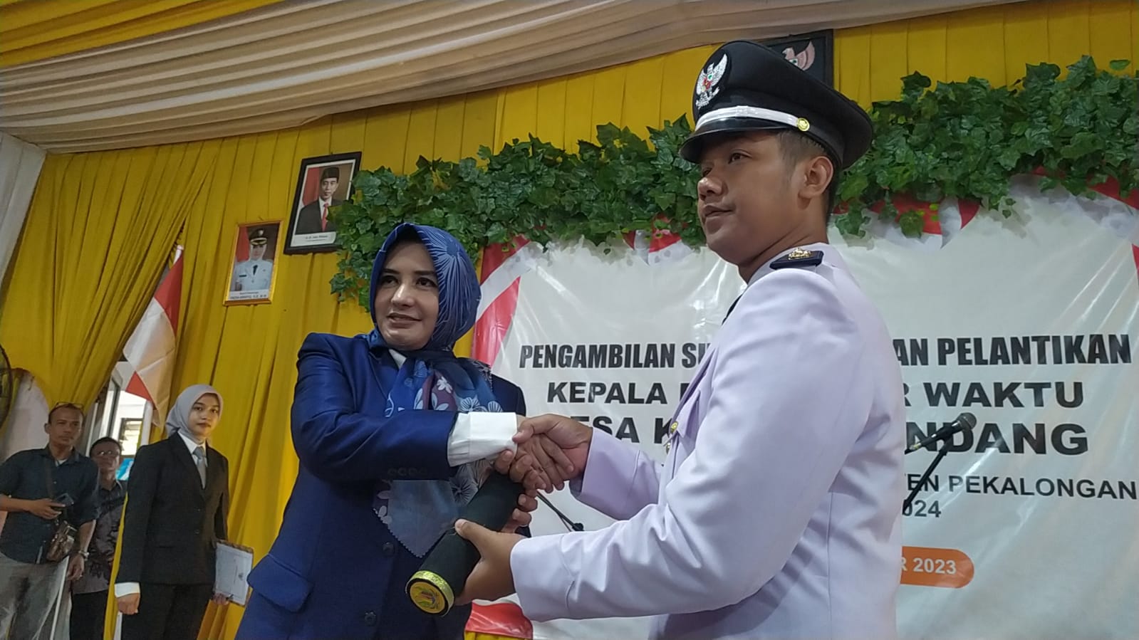 Bupati Pekalongan Fadia Arafiq Lantik Rudi Prawiro Sebagai Kades PAW Desa Karanggondang