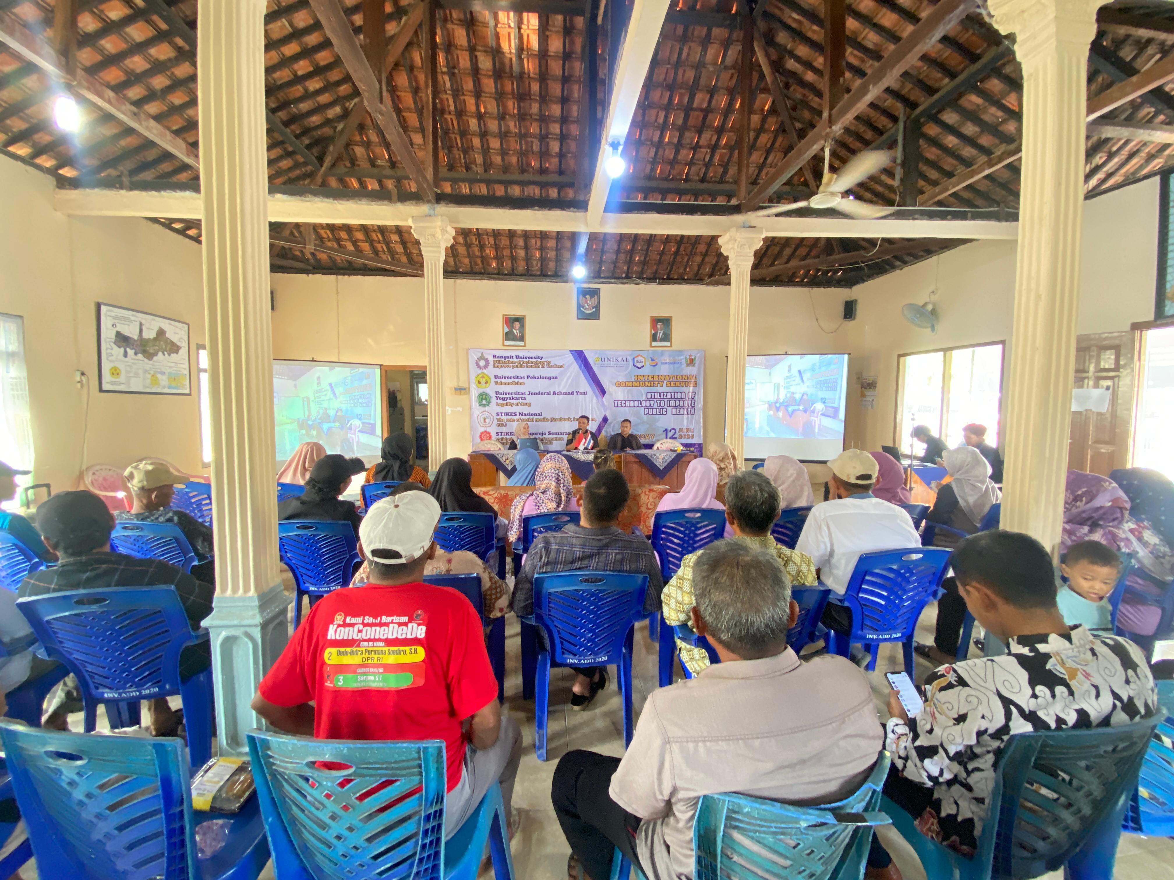Gelar Pengabdian Masyarakat, Fakultas Farmasi Unikal Kenalkan AI dalam Penggunaan Obat di Desa Purworejo