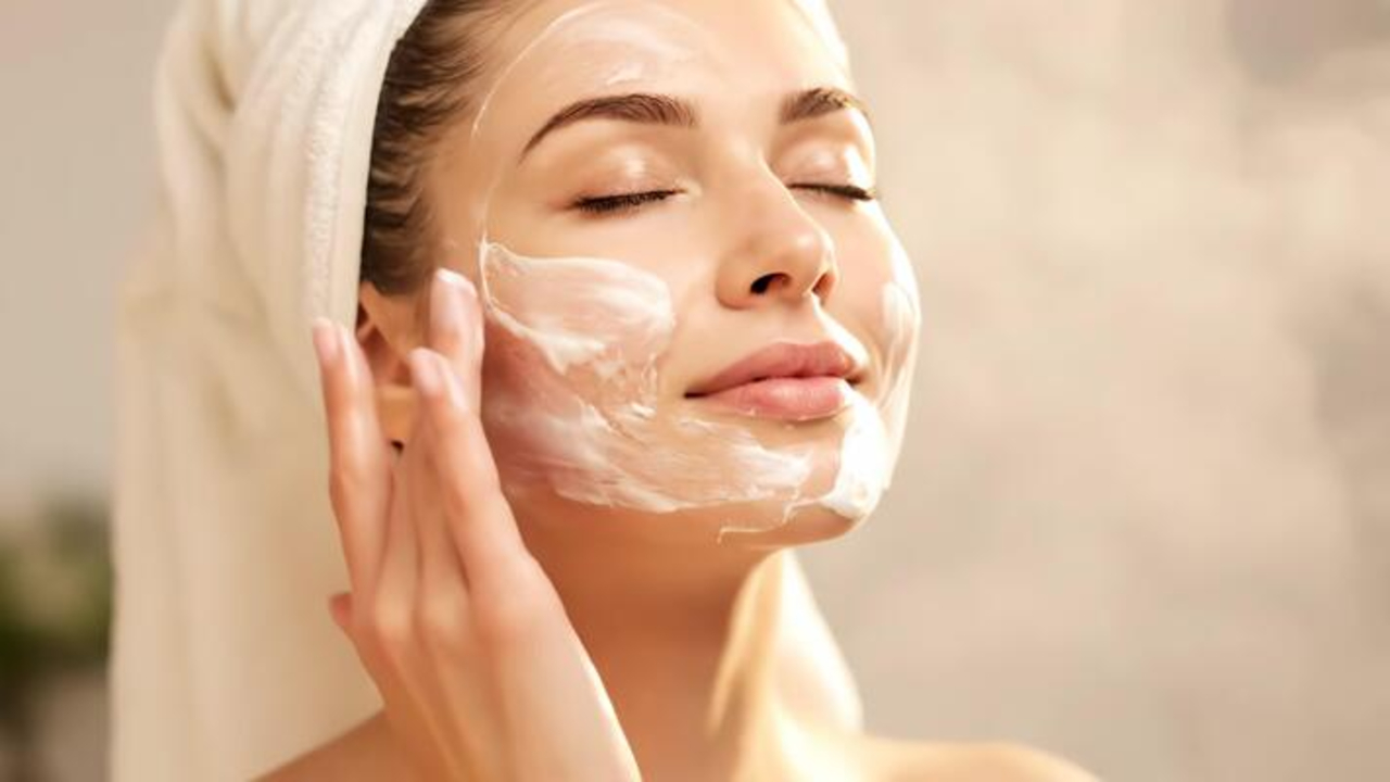 5 Sabun Cuci Muka untuk Kulit Berminyak dan Kusam yang Ampuh Mencerahkan