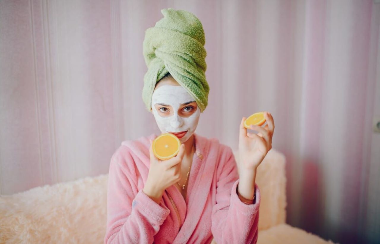 3 Bahan Alami untuk Masker Pemutih Muka Ini Bikin Kulit Glowing dan Awet Muda!