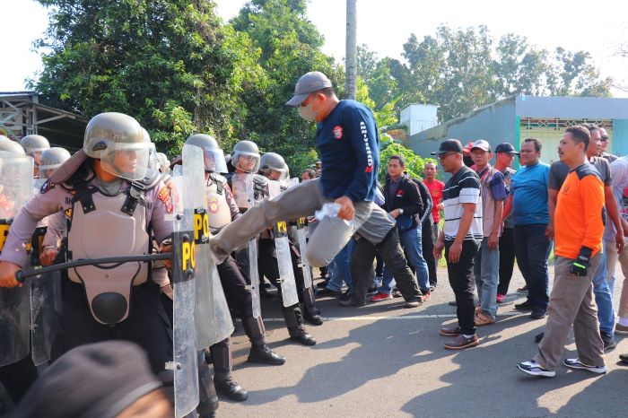 Jelang Pilkada Serentak 2024, Polres Pekalongan Gelar Latihan Sispamkota, Antisipasi Kerusuhan saat Pilkada