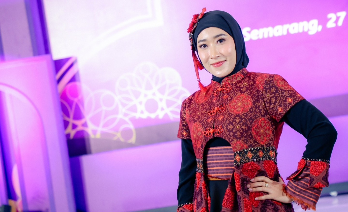 Anggun Bersahaja! Inggit Soraya Pukau Panggung D’Modifest 2026 Lewat Batik Jlamprang Khas Kota Pekalongan