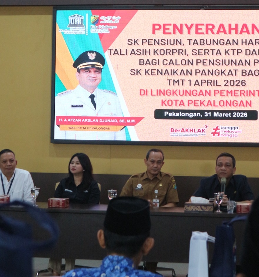 PT TASPEN Pekalongan Turut Hadir dalam Penyerahan THT dan SK Pensiun bagi Calon Purnabakti ASN