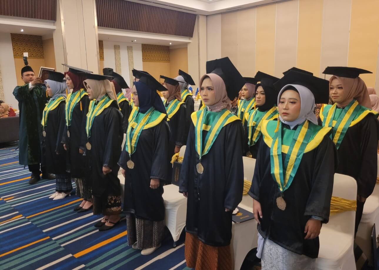 Akbid Harapan Ibu Pekalongan Gelar Wisuda XIII dan Angkat Sumpah Profesi Bidan