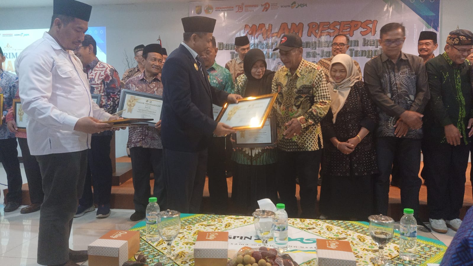 Zumisroh Terima Penghargaan Tokoh Koperasi Senior Harkop Jateng, Bukti Dedikasi Lebih dari 15 Tahun