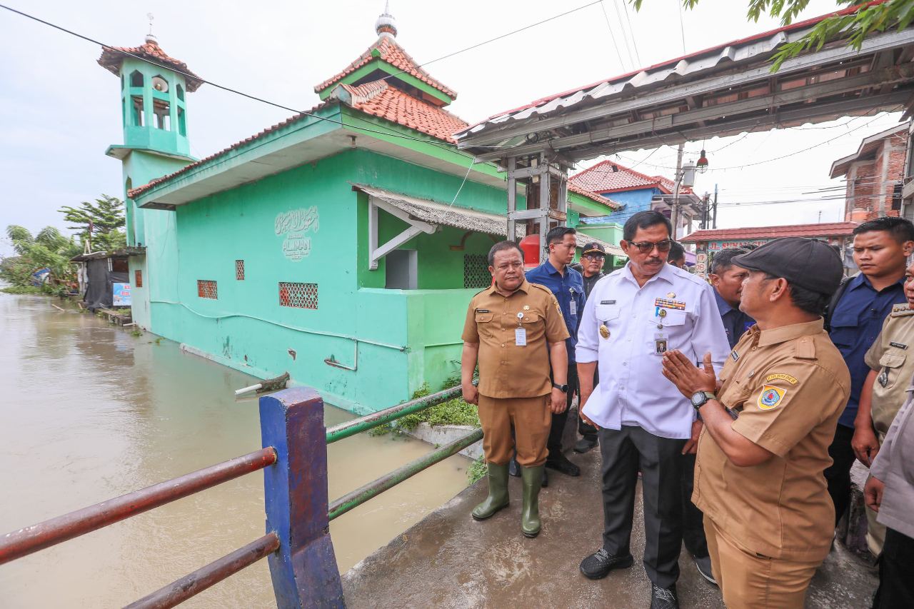 Banjir Brebes, Pemprov Jateng Salurkan Logistik Kebencanaan Rp478 Juta untuk Bantu Warga Terdampak