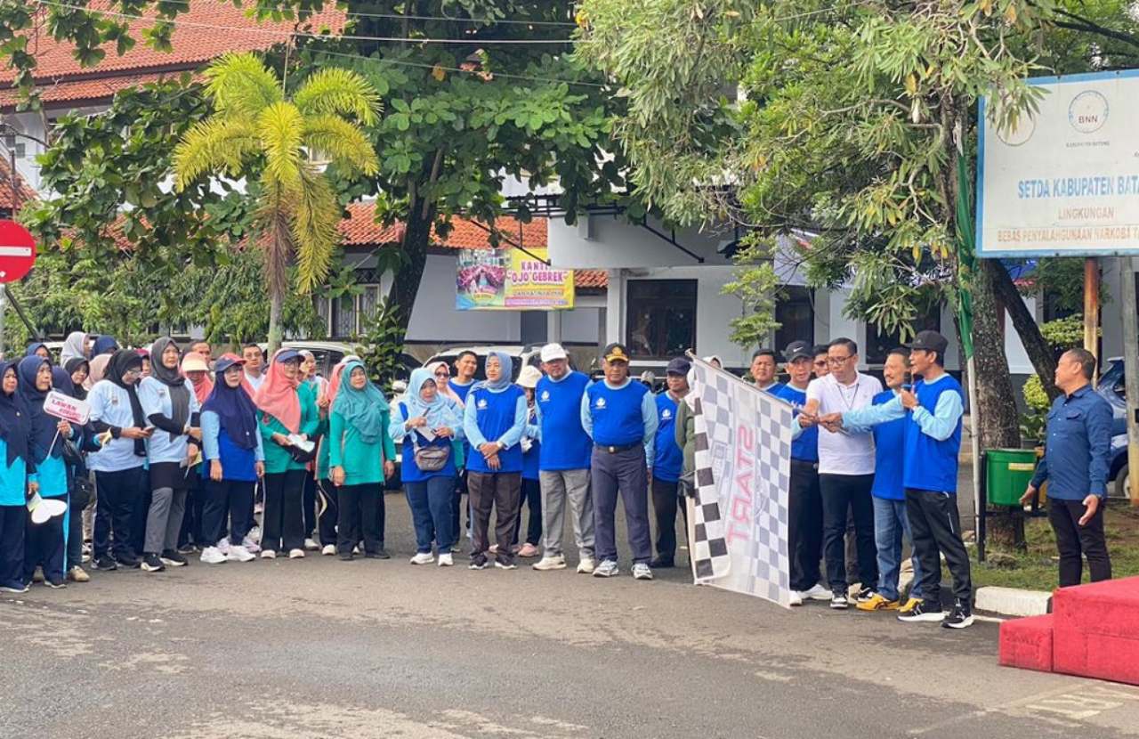 Semarakkan HUT Korpri ke-54 dengan Jalan Sehat, Wabup Batang Ajak ASN Jaga Kesehatan dan Integritas
