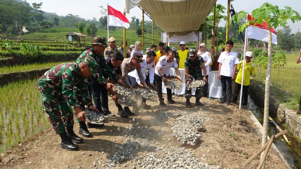 TMMD Reguler ke-125 Resmi Dibuka di Windurojo Kesesi, Targetkan Pembangunan Jalan dan Rehabilitasi RTLH