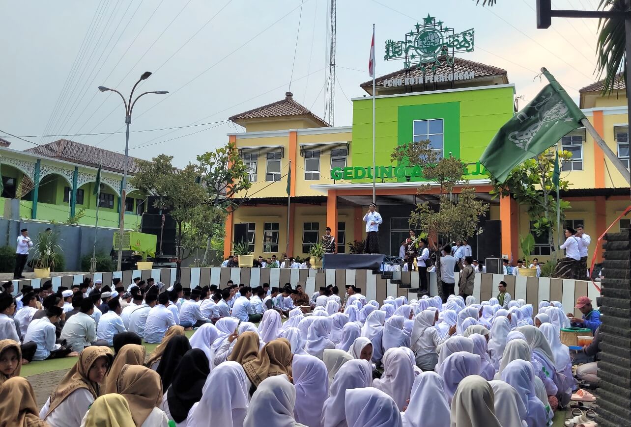 Ribuan Santri di Kota Pekalongan Aksi Damai: Kecam Keras Tayangan Trans7 yang Lecehkan Kiai dan Pesantren
