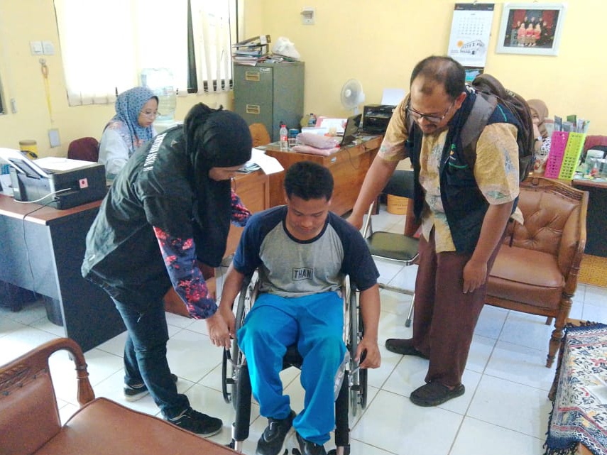 Siap Berlaga di Peparnas 2024, Atlet Disabilitas Batang Dapat Bantuan Kursi Roda Sport
