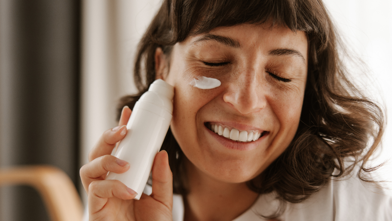 5 Rekomendasi Sunscreen SPF 50 Terbaik yang Maksimal Lindungi Wajah, Cocok Dipakai di Cuaca Panas!