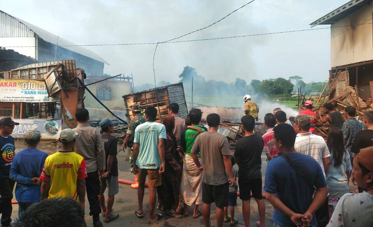 6 Kios di Desa Pangkah Karangdadap Pekalongan Terbakar