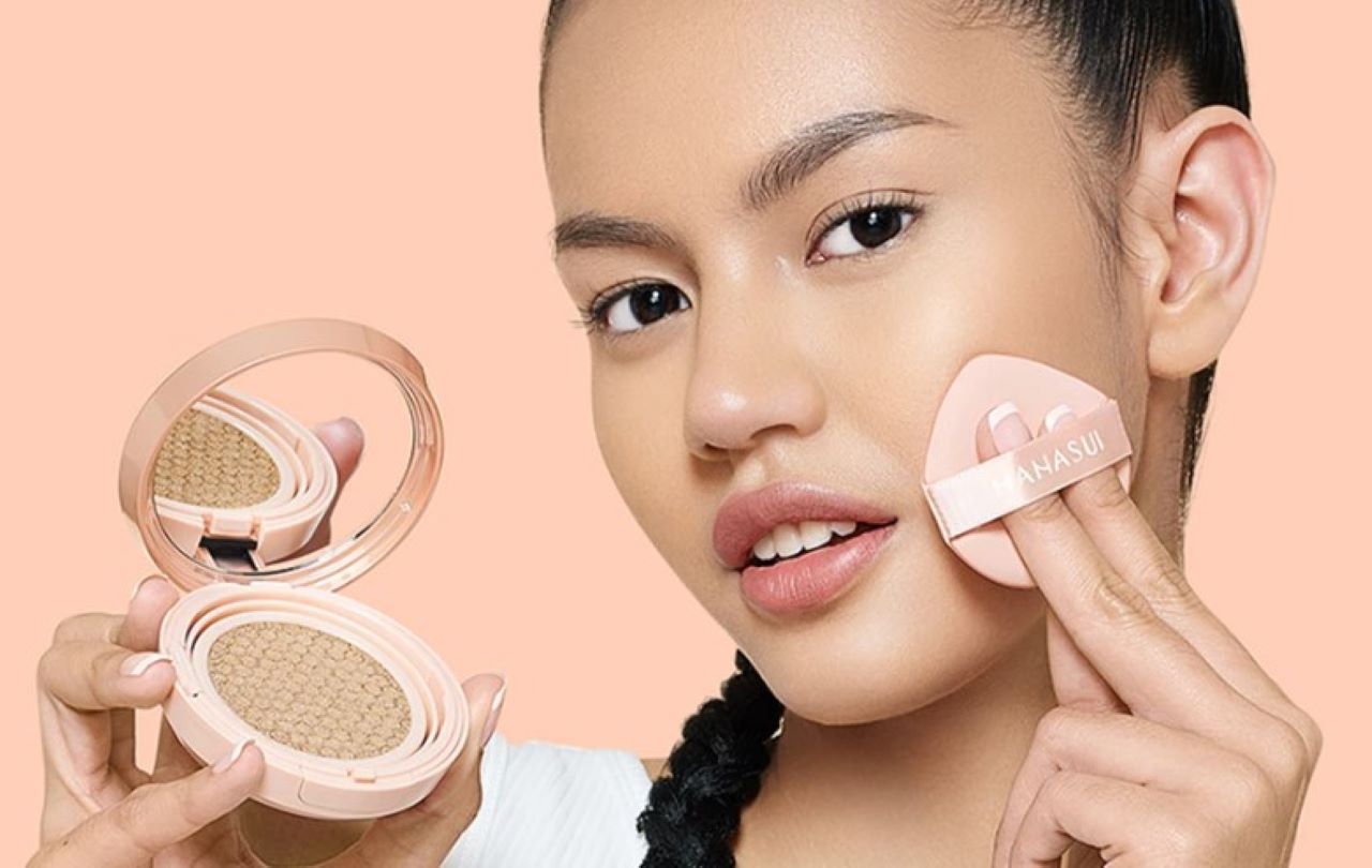 Review Jujur Hanasui Serum Cushion, Nggak Dempul dan Enteng di Kulit tapi… 