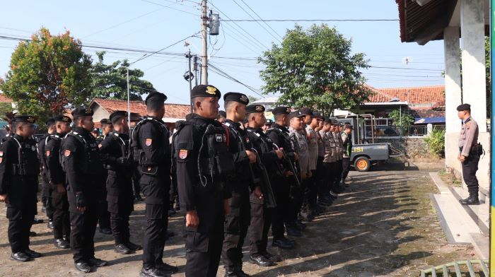 Ratusan Polisi Amankan Aksi Warga Desa Sijambe di Pekalongan, Tuntut Sekdes Mundur