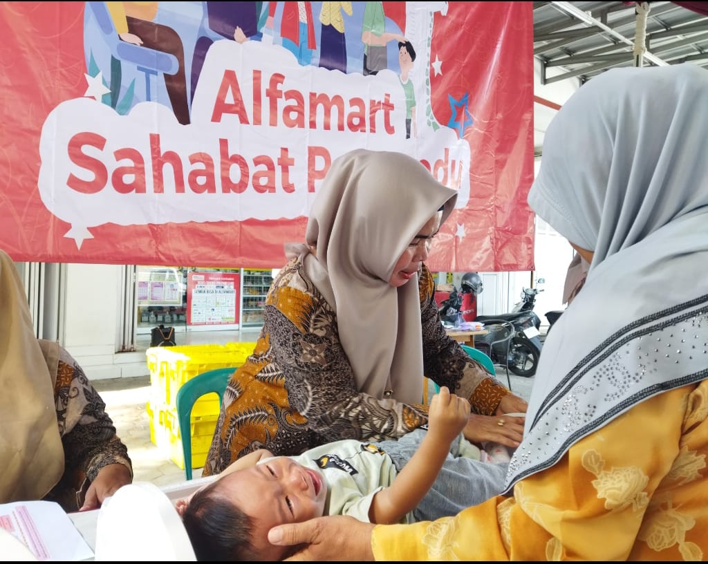 Dukung Penurunan Stunting, Alfamart Berikan Paket PMT hingga Imunisasi Gratis untuk Masyarakat Batang