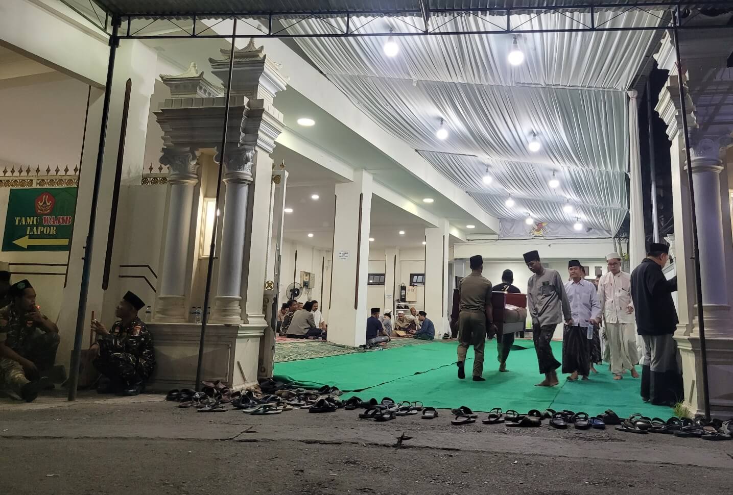 Jenazah Syarifah Salma Istri Habib Luthfi Akan Disalatkan di Masjid Jami' dan Dimakamkan di Sapuro bada Ashar