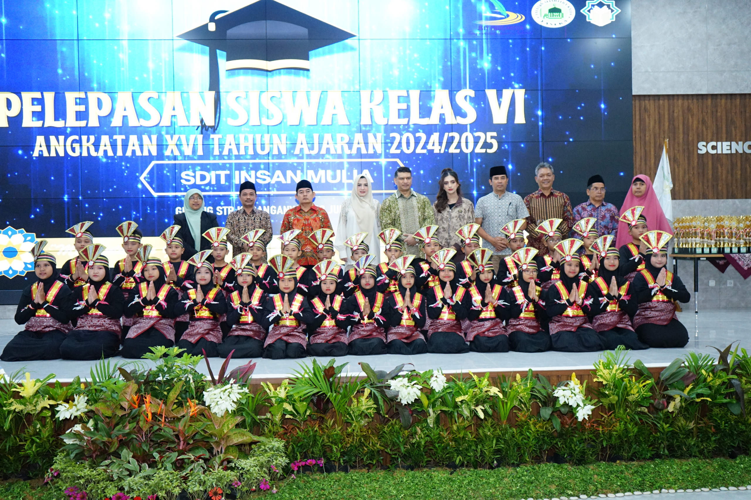 Hadiri Pelepasan Siswa SDIT Insan Mulia, Bupati Fadia Berpesan Agar Siswa Jaga Akhlak dan Nama Baik Sekolah