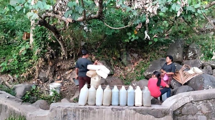 Kekeringan di Desa Luragung, MCK Terpaksa di Sungai Sejauh 2 Km