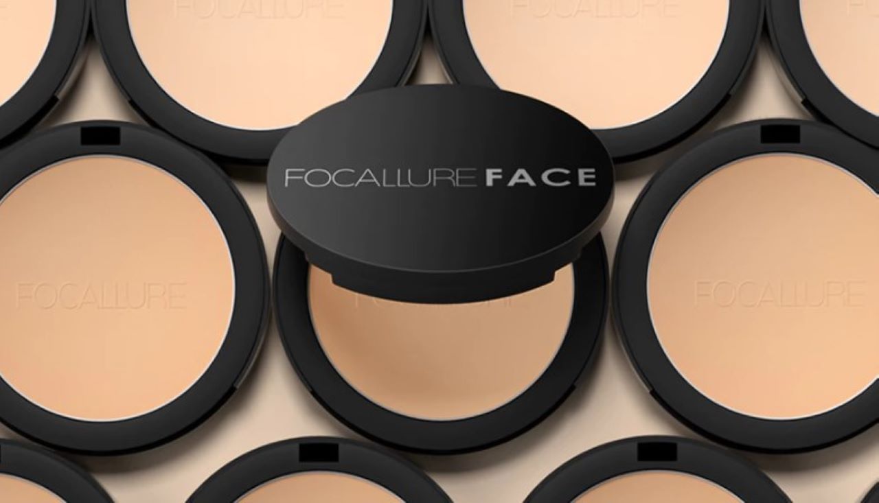 4 Merk Bedak Padat untuk Oily Skin yang Tidak Menyumbat Pori dan Bikin Wajah Bebas Kilap 