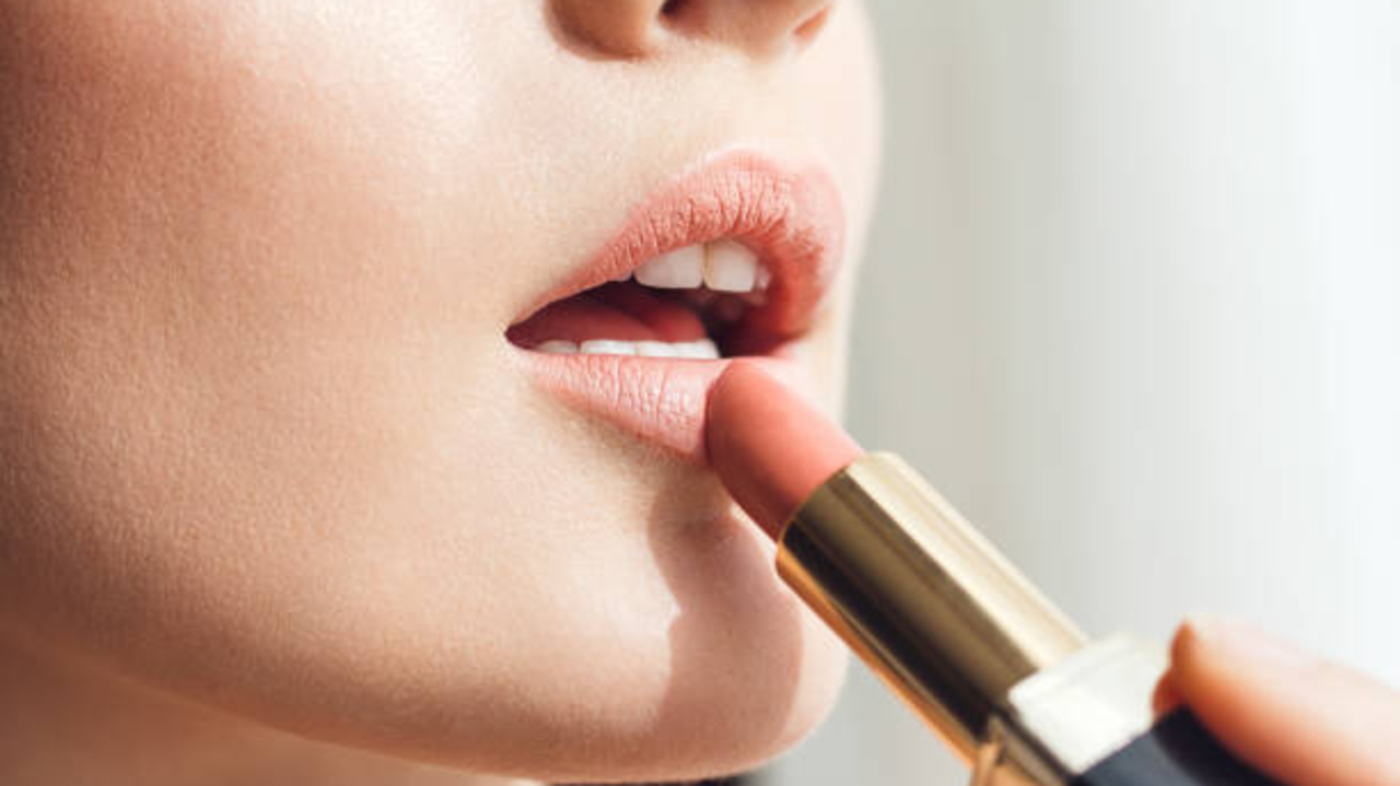 Daftar Lipstik yang Tahan Lama dan Waterproof 2025, Harganya Mulai 20 Ribuan Aja
