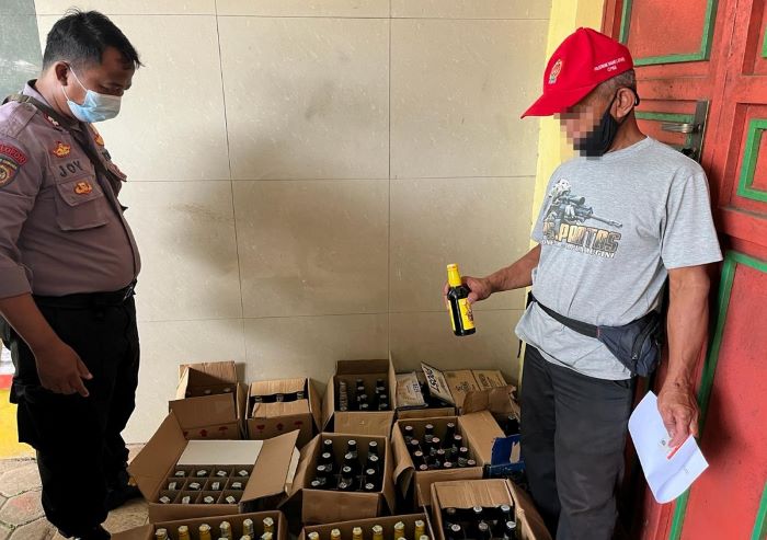 Kios Miras Legendaris Di Karanganyar Pekalongan Dirazia, Polisi Amankan Ratusan Botol Miras