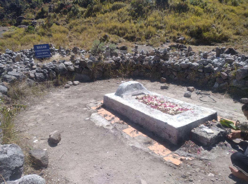 Pengalaman di Makam Ki Ageng Makukuhan Kawah Gunung Sumbing, Tradisi Petani Tembakau