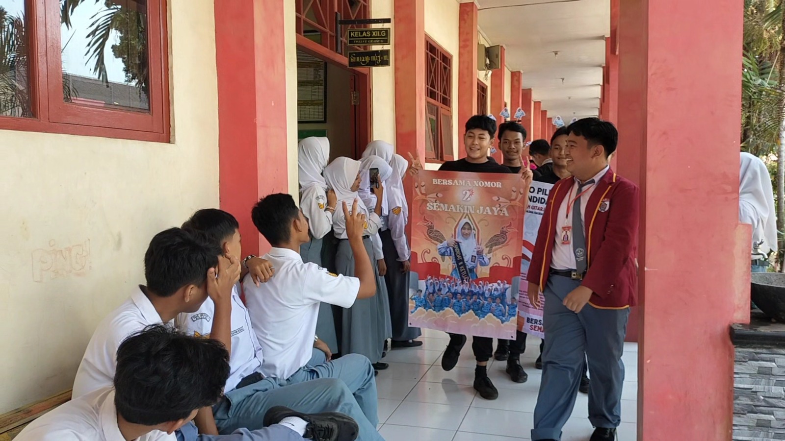 Seperti Kampanye Pemilu, Kandidat Caketos SMAN 1 Batang Keliling Sampaikan Visi Misi