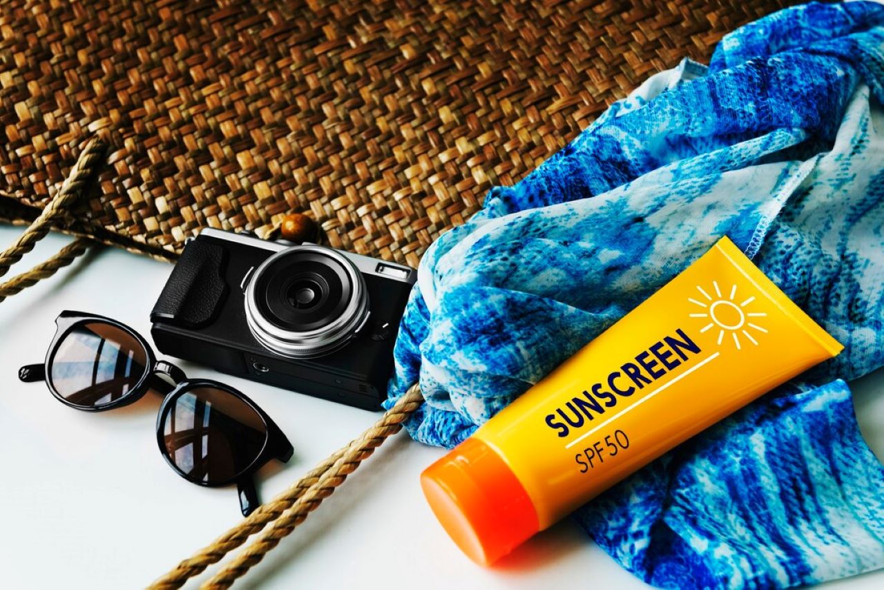 4 Sunscreen untuk Usia 40 Tahun Ke Atas yang Ampuh Hilangkan Flek dan Kerutan! Rahasia Awet Muda