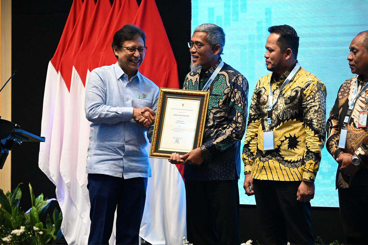 Sukses Intervensi Penurunan Stunting, Gubernur Ahmad Luhtfi Terima Penghargaan Kemenkes
