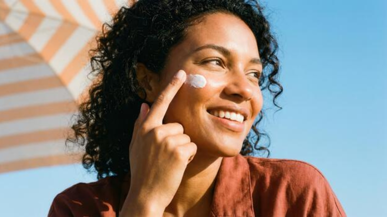 4 Sunscreen yang Bagus Untuk Kulit Kering dan Harganya Murah