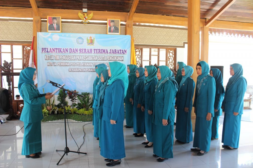 Hj. Widi Lantik TP PKK Wonopringgo dan Lebakbarang