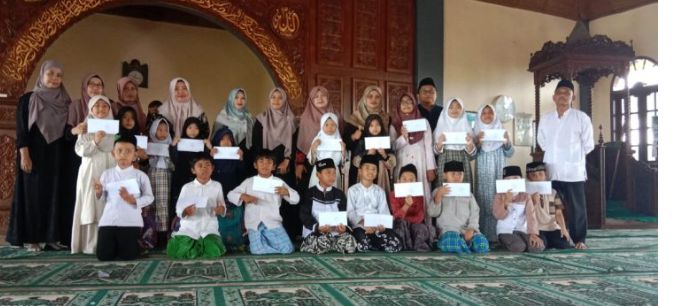 MIN Pekalongan Salurkan Bantuan untuk Siswa Terdampak Banjir