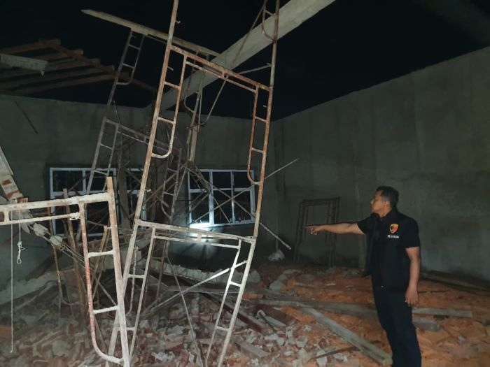 Atap Gedung Kelas Baru SMA Negeri 1 Wiradesa Roboh, 2 Pekerja Luka Ringan