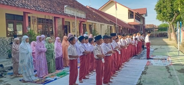 SDN 02 Randumuktiwaren di Pekalongan Isi MPLS dengan Duren