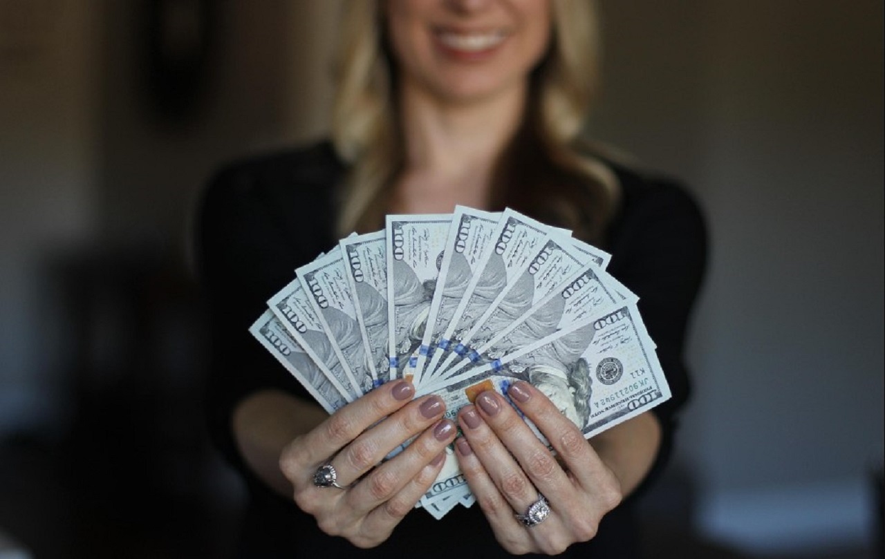 Investasi Emas atau Properti? Ini Pilihan Aman dan Menguntungkan untuk Masa Depanmu