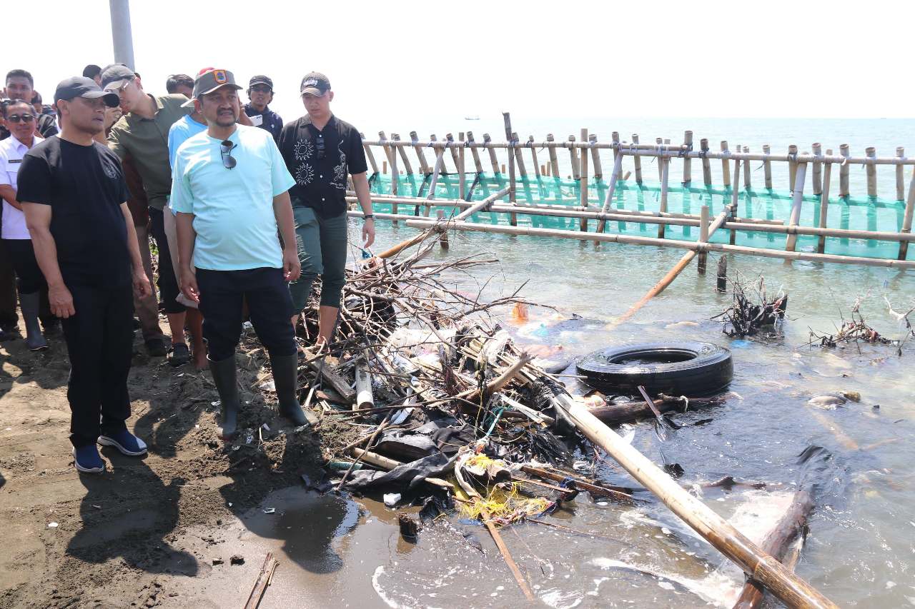 Abrasi Pantai Kramatsari Pemalang Kian Parah, Ahmad Luthfi Instruksikan Perbaikan Tanggul Kandang Jangkrik