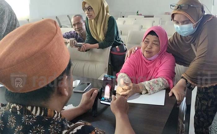 Kemenag Bantu 717 Calhaj Rekam Biometrik 