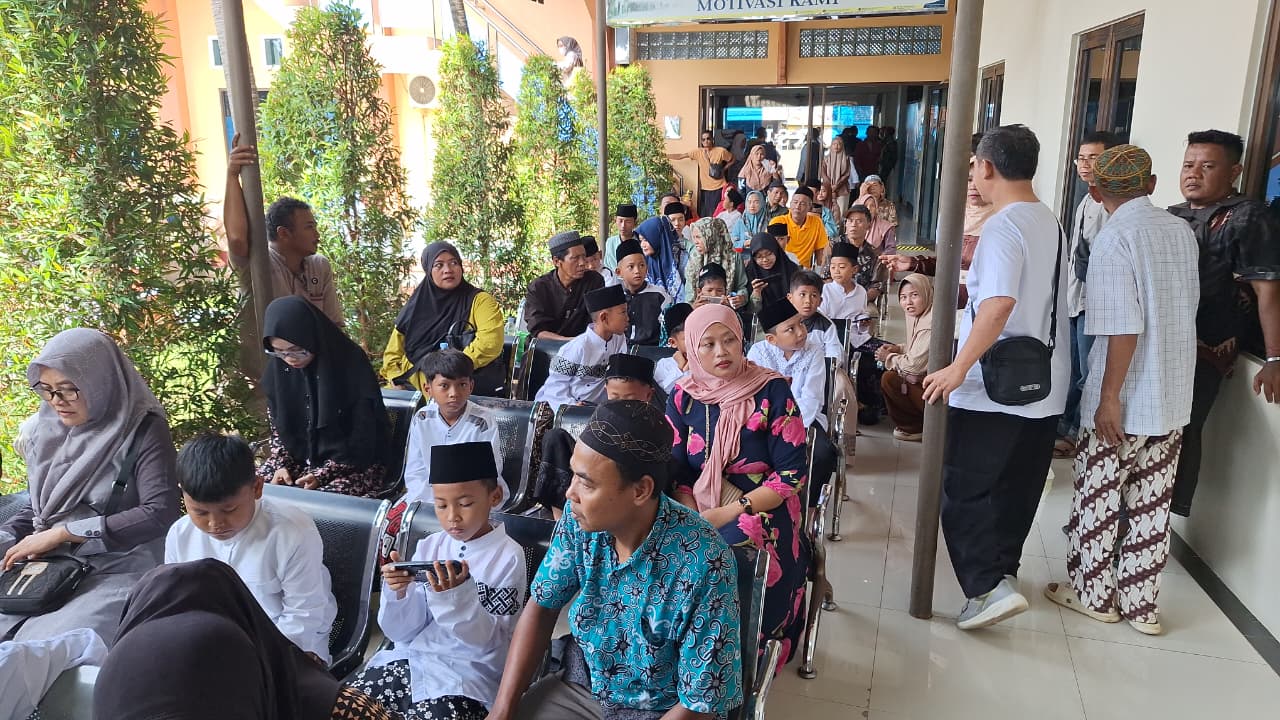 Puluhan Anak Ikuti Khitan Massal dalam Rangka Milad ke-113 Muhammadiyah di Kabupaten Pekalongan