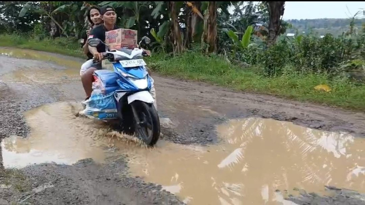Desa Wotgalih Tegal Nyaris Terisolir, Anggota DPRD Maadah Bilang Begini