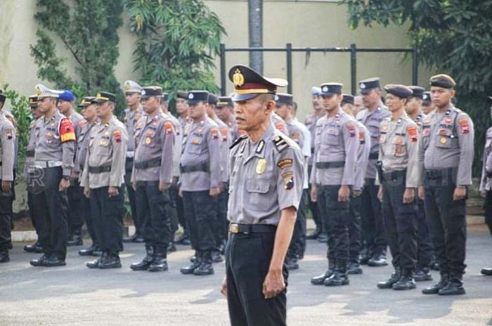 Berdedikasi Tinggi, Aipda Ribut Susanancoko Terima Kenaikan Pangkat Pengabdian