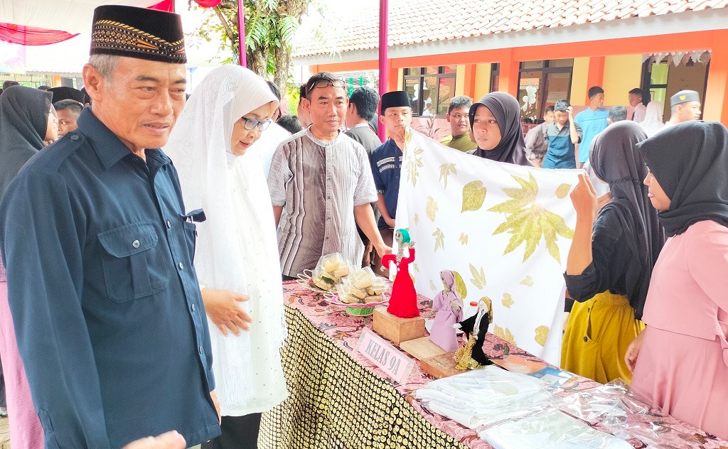 SMPN 8 Batang Berikan Skill Kreasi Ecoprint Tanamkan Kewirausahaan Siswa