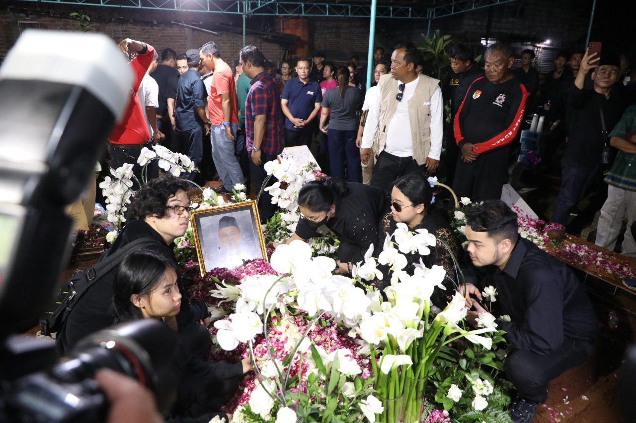 Pemkot dan Warga Kota Semarang Berduka Atas Wafatnya V. Djoko Riyanto Suami Wali Kota Semarang