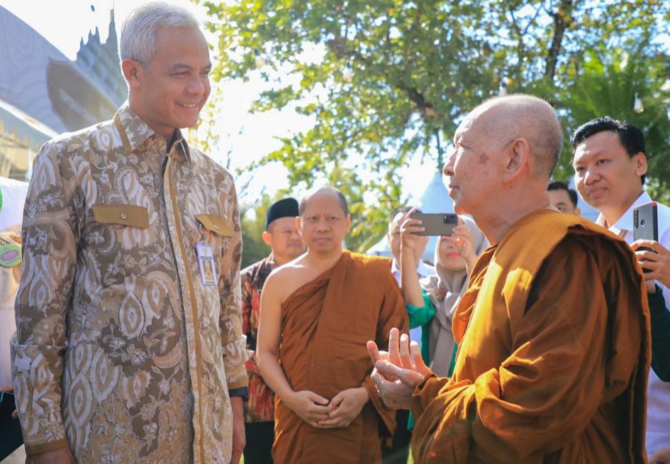 Hadiri Indonesia Tipitaka Chanting, Ganjar Ajak Jaga Suasana Damai di Tahun Politik