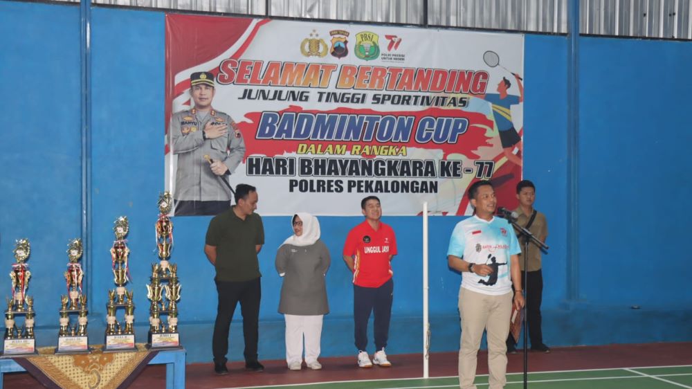 Ketua DPRD Kabupaten Pekalongan Hindun Hadiri Pembukaan Turnamen Badminton CUP Polres Pekalongan